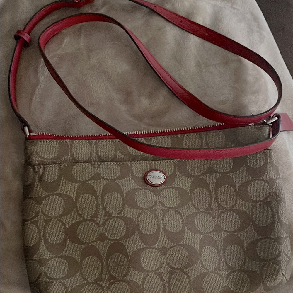 Coach Peyton signature swing pack EUC